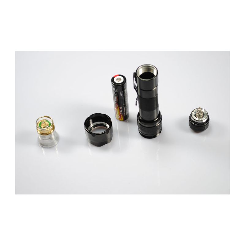 Scopri ULTRAFIRE WF-502B U2 torcia a LED 1300 lumen compatta per esplorazione e emergenze con costruzione robusta offerta speciale e spedizione gratuita reso consentito