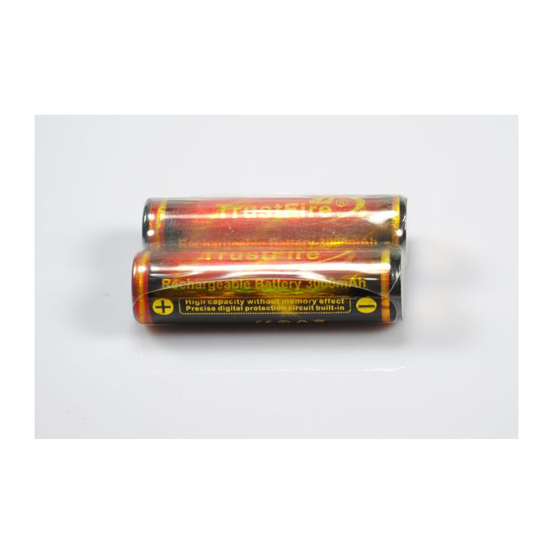 TrustFire 18650 Batteria Ricaricabile Li-ion 3000mAh con PCB Sicurezza Dispositivi Elevata Capacità Perfetta per Temperature Estreme e Performance Sostenibilità Eco-friendly