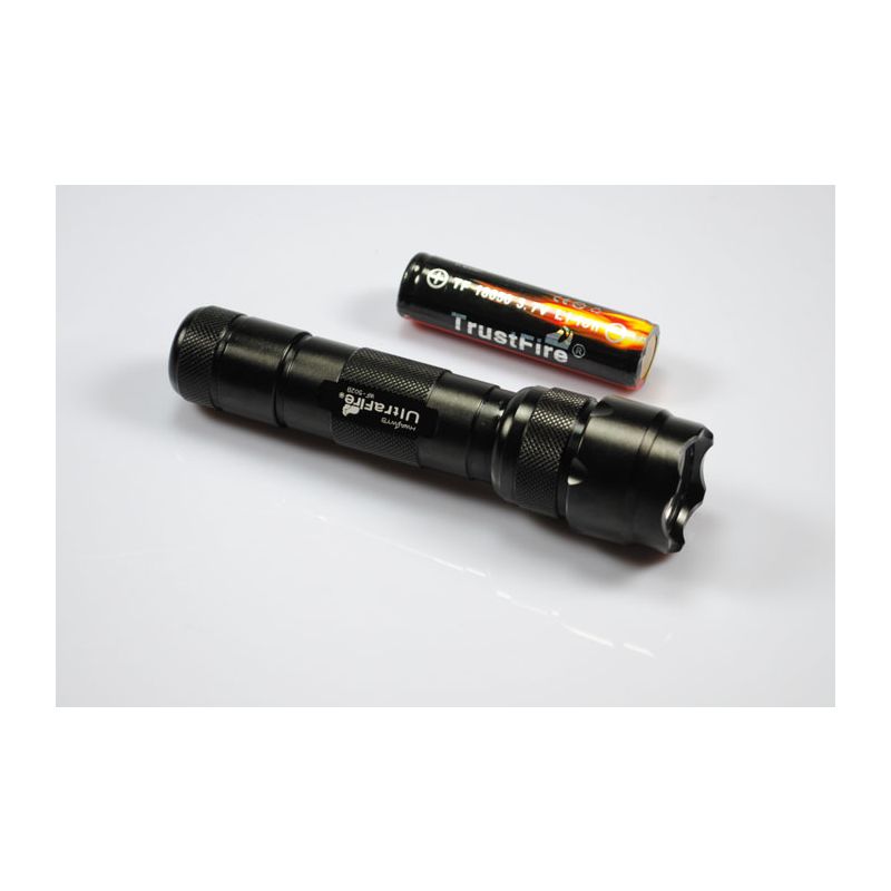 ULTRAFIRE WF-502B T6 Torcia a LED 1200 Lumens 5 Modalità Alta Qualità Design Robusto Strobe e SOS per Avventure Outdoor Efficienza Energetica Luminosità Elevata