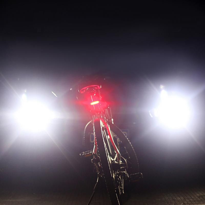 Scopri la Nuova Luce Bici USB Ricaricabile Fanale Posteriore LED Bicicletta con Tecnologia COB e Modalità di Illuminazione Multiple per Massima Visibilità Ciclismo e Sicurezza Pendolari Urbani