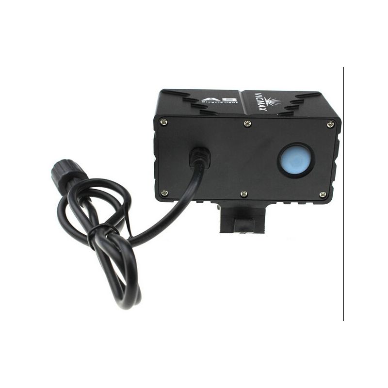 VICMAX 8L2 Faro Bicicletta 10000 Lumen LED Impermeabile IP65 Montaggio Versatile Modalità Operative per Sicurezza Notturna e Avventura in Condizioni Meteo Avverse