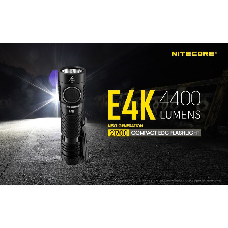 Nitecore E4K Torcia Elettrica 4400 Lumen Design Compatto e Impermeabile LED XP-L2 V6 con Batteria 21700 per Illuminazione Outdoor ed Escursionismo Resistente e Alta Luminosità