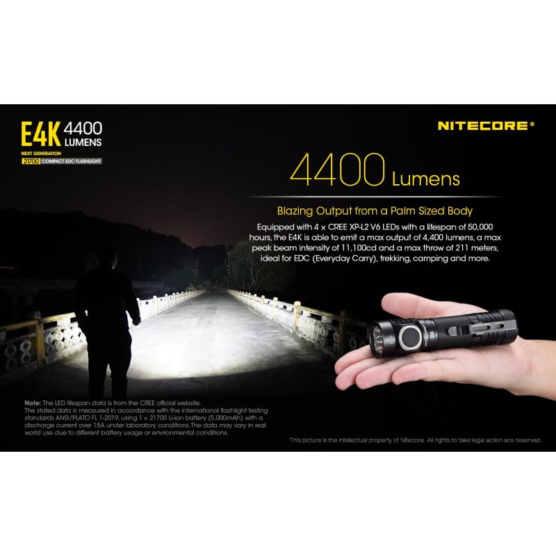 Nitecore E4K Torcia Elettrica 4400 Lumen Design Compatto e Impermeabile LED XP-L2 V6 con Batteria 21700 per Illuminazione Outdoor ed Escursionismo Resistente e Alta Luminosità