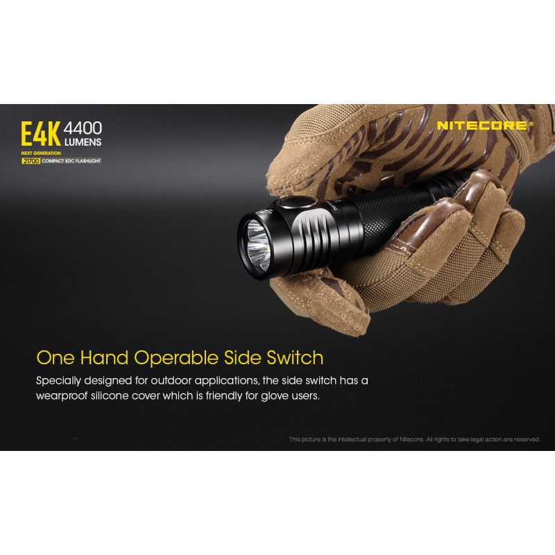 Nitecore E4K Torcia Elettrica 4400 Lumen Design Compatto e Impermeabile LED XP-L2 V6 con Batteria 21700 per Illuminazione Outdoor ed Escursionismo Resistente e Alta Luminosità