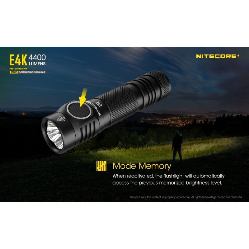 Nitecore E4K Torcia Elettrica 4400 Lumen Design Compatto e Impermeabile LED XP-L2 V6 con Batteria 21700 per Illuminazione Outdoor ed Escursionismo Resistente e Alta Luminosità