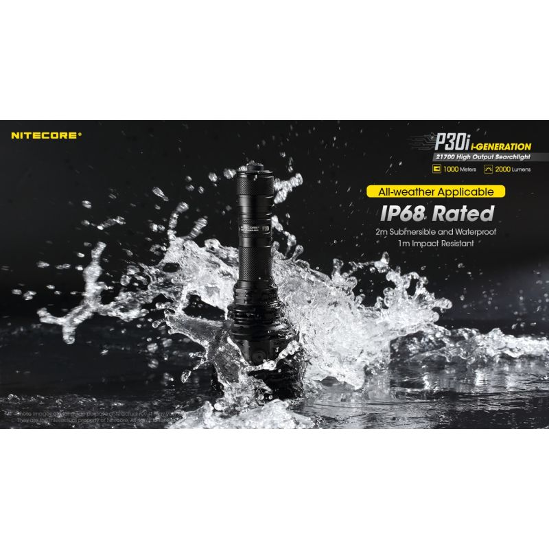 Nitecore P30i Torcia LED Tattica 2000 Lumen Fascio 1000 Metri Ideale per Illuminazione Outdoor Escursioni Notturne e Soccorso Tecnologia Ottica Avanzata Costruzione Robusta