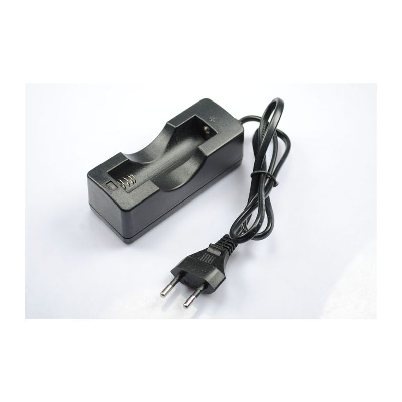 Caricabatterie singolo 18650 UltraFire compatibilità universale design compatto ricarica sicura per batterie 18650 torce LED ingresso multi-tensione nero accessorio essenziale
