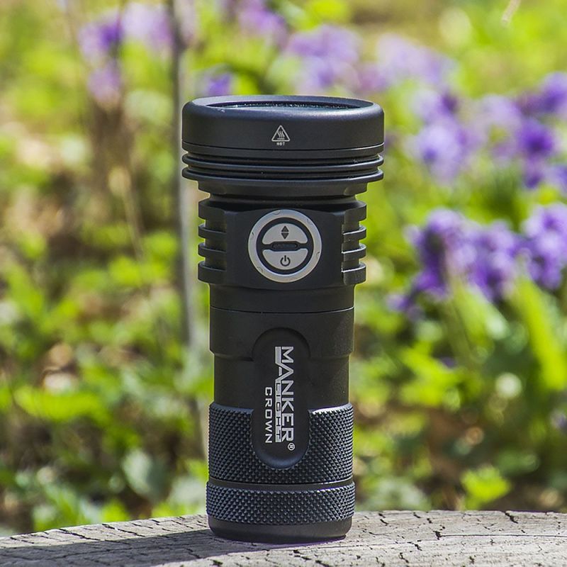 Manker CROWN torcia versatile portatile 5.000 lumen fascio regolabile a 900 metri LED LUMINUS SBT90 GEN2 ideale per torcia da escursione campeggio attrezzi per esterno