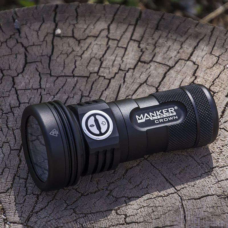 Manker CROWN torcia versatile portatile 5.000 lumen fascio regolabile a 900 metri LED LUMINUS SBT90 GEN2 ideale per torcia da escursione campeggio attrezzi per esterno