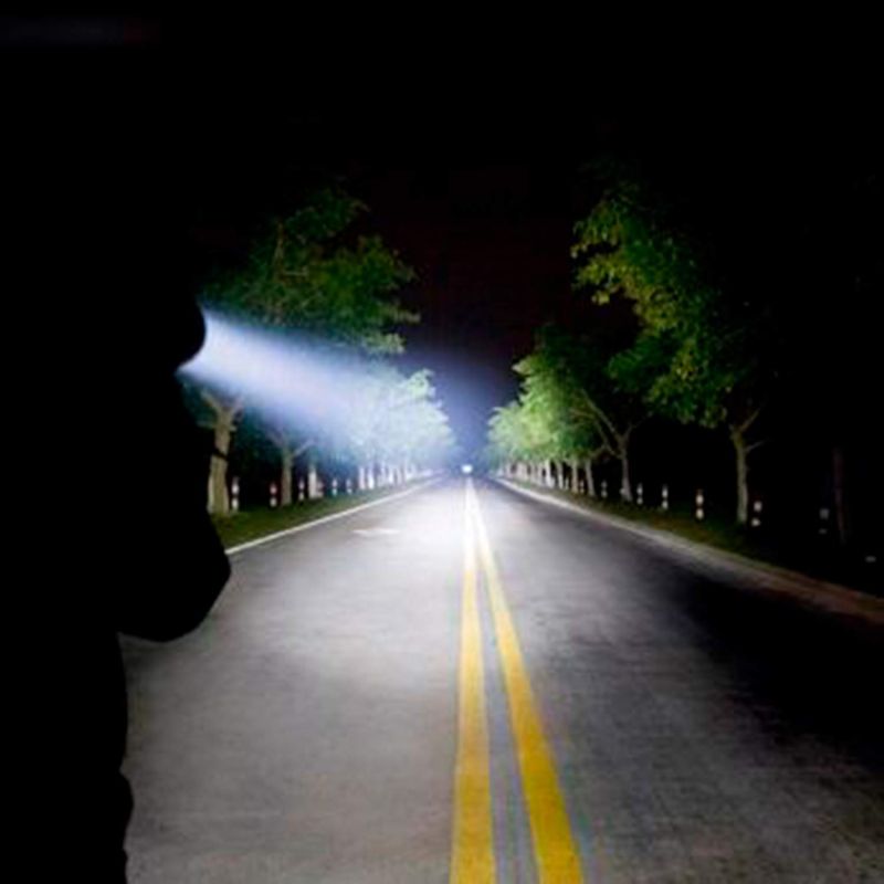 SKY RAY Torcia LED 15000 Lumen Ricaricabile USB Type-C Robusta e Versatile con Display Digitale Ideale per Campeggio Emergenze Navigazione Sicura Alta Luminosità