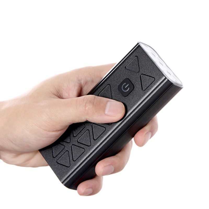 Scopri la NiteBeam BR08 Luci Bici potente 10000 lumen USB ricaricabile ideale per ciclismo urbano sicurezza in bicicletta funzione power bank perfetta per pedalate notturne