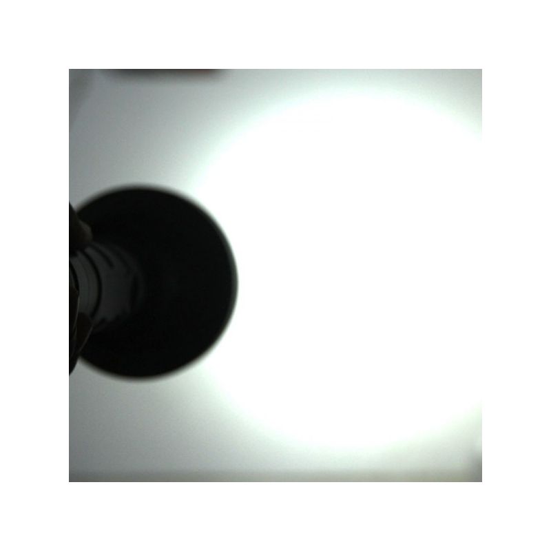 UltraFire 28T6 Torcia LED ad Alta Potenza 40000 Lumen 5 Modalità Torcia da Esterno con Design Durevole Ideale per Escursioni Campeggio e Emergenze Illuminazione Affidabile