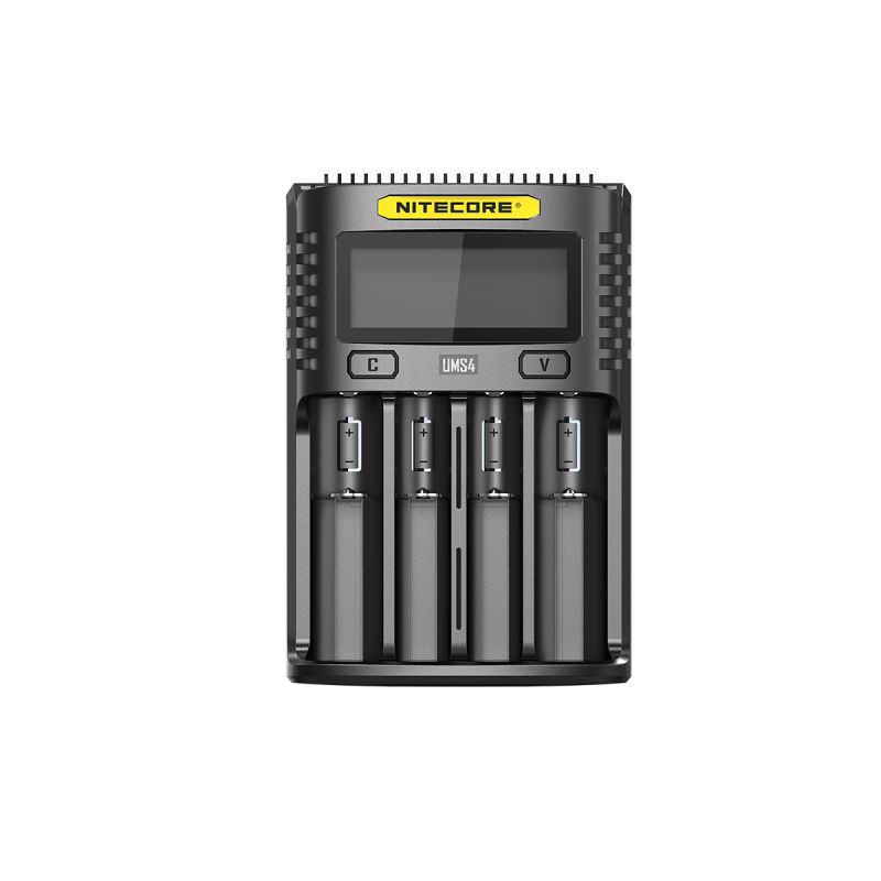 Scopri Nitecore UMS4 caricabatterie intelligente quattro slot USB-C ricarica rapida per batterie 18650 21700 26650 design compatto per appassionati e avventure all'aperto