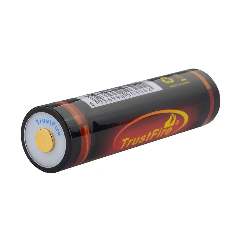 Batteria ricaricabile TrustFire 18650 3400mAh 3.7V con Micro USB per torce e droni alta capacità ed eco-compatibile per attività outdoor ed elettronica energia sostenibile