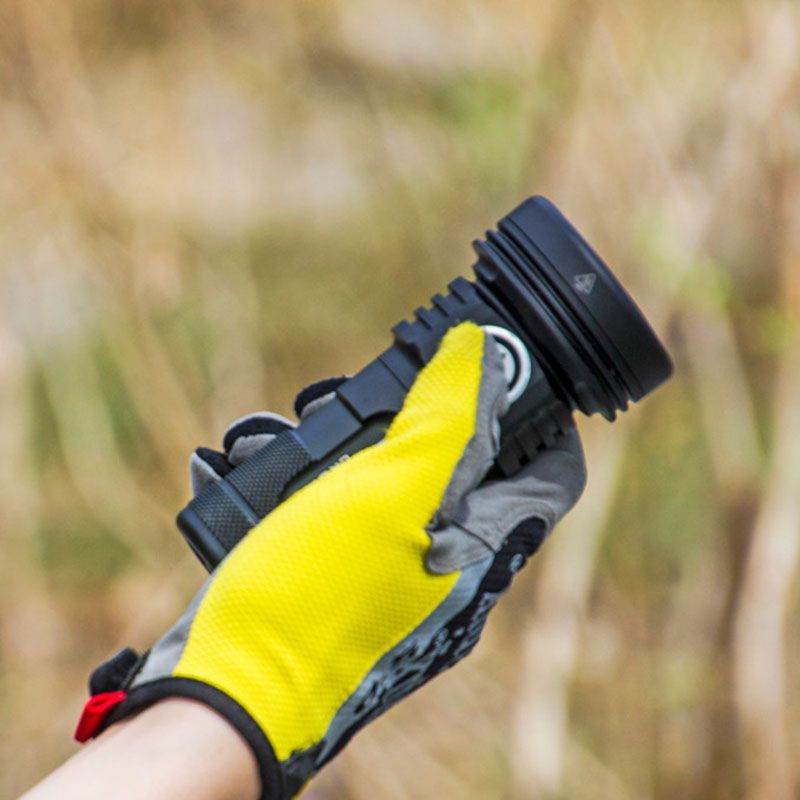 Manker CROWN torcia versatile portatile 5.000 lumen fascio regolabile a 900 metri LED LUMINUS SBT90 GEN2 ideale per torcia da escursione campeggio attrezzi per esterno