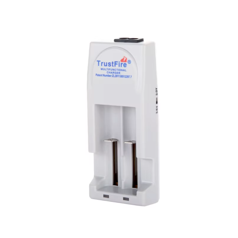 TrustFire TR-001 caricabatterie agli ioni di litio per batterie ricaricabili 18650 16340 con carica simultanea monitoraggio indipendente e versatilità di tensione per dispositivi elettronici
