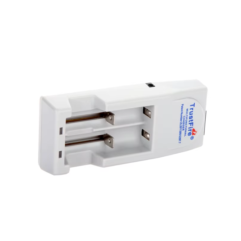 TrustFire TR-001 caricabatterie agli ioni di litio per batterie ricaricabili 18650 16340 con carica simultanea monitoraggio indipendente e versatilità di tensione per dispositivi elettronici