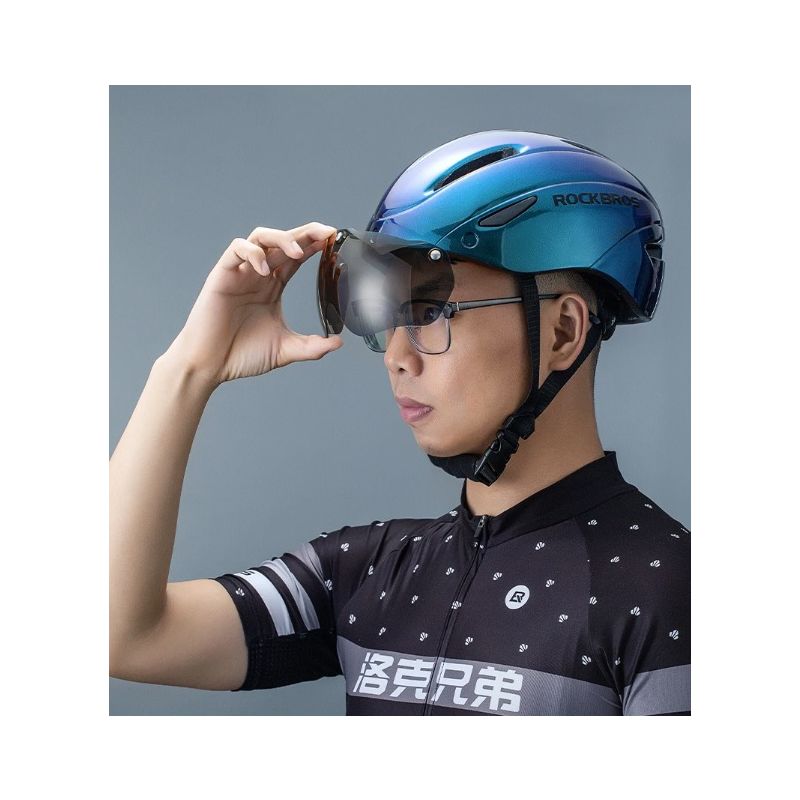 ROCKBROS casco da bicicletta design ultraleggero luce a LED ricaricabile sicurezza ciclistica ideale per casco da strada e mountain bike compatibile con occhiali magnetici