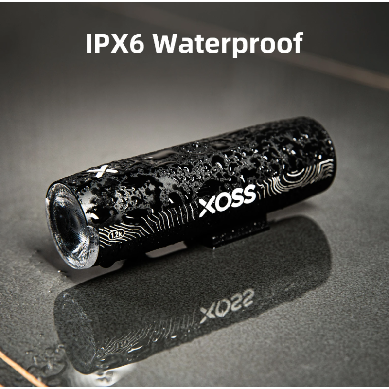 Faretto Bici XOSS XL-1200 Luce Bicicletta 1200 Lumen Lampada Frontale Ricaricabile Accessorio Ciclistico Impermeabile Ricarica Type-C Perfetto per Visibilità e Sicurezza Notturne