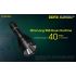 Scopri la torcia LED Nitecore P30 XP-L HI V3 ad alte prestazioni 1000 lumen fascio 618 metri ideale per emergenze outdoor e attività di ricerca con design resistente e multi-modalità