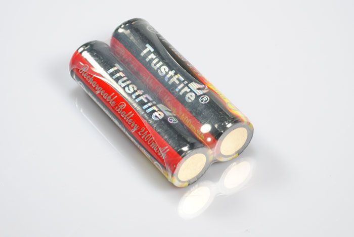 TrustFire 18650 2400mAh Batteria Ricaricabile agli Ioni di Litio, Potenza Sicura e Duratura per Torce e Gaming