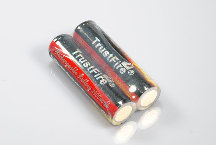 TrustFire 18650 2400mAh Batteria Ricaricabile agli Ioni di Litio, Potenza Sicura e Duratura per Torce e Gaming