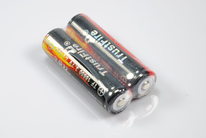 TrustFire 18650 2400mAh Batteria Ricaricabile agli Ioni di Litio, Potenza Sicura e Duratura per Torce e Gaming