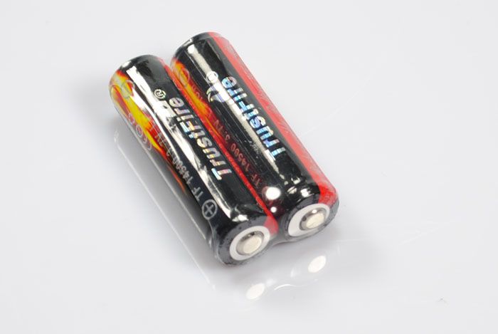 Batteria Ricaricabile TrustFire 3.7 V 900mAh LI-ION 14500 Affidabilità e Durata per Dispositivi ad Alta Energia Circuito di Protezione Eco-Friendly e Lunga Longevità