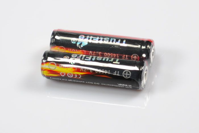 Batteria Ricaricabile TrustFire 3.7 V 900mAh LI-ION 14500 Affidabilità e Durata per Dispositivi ad Alta Energia Circuito di Protezione Eco-Friendly e Lunga Longevità