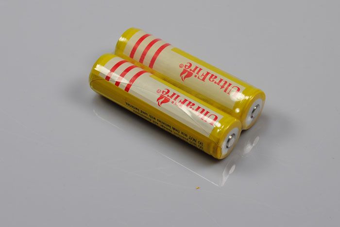 UltraFire BRC 18650 Coppia di batterie ricaricabili agli ioni di litio ad alta capacità per torce e fotocamere 3600mAh