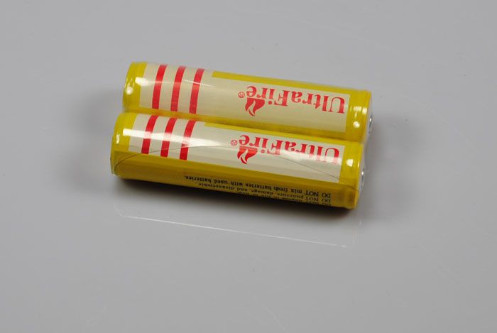 UltraFire BRC 18650 Coppia di batterie ricaricabili agli ioni di litio ad alta capacità per torce e fotocamere 3600mAh
