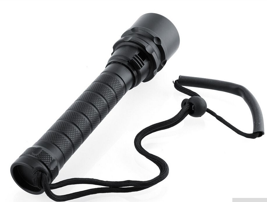 Illuminate Adventures SK68 Q5 LED Torcia portatile mini ZOOM 6000 lumen Luce da campeggio durevole e impermeabile