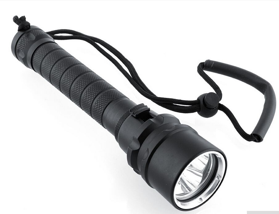 Illuminate Adventures SK68 Q5 LED Torcia portatile mini ZOOM 6000 lumen Luce da campeggio durevole e impermeabile