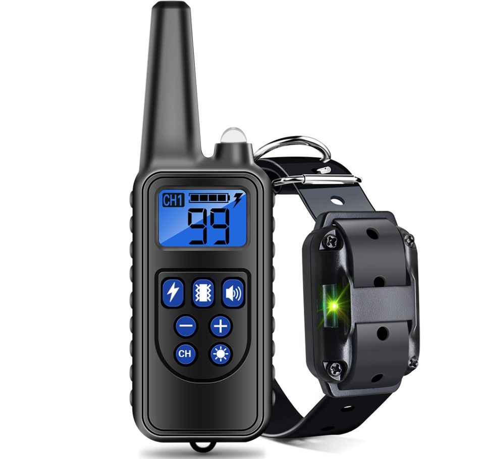 Scopri il Collare di Addestramento per Cani impermeabile IP7 con livelli regolabili e modalità vibrazione shock suono per un addestramento efficace e correzione comportamentale