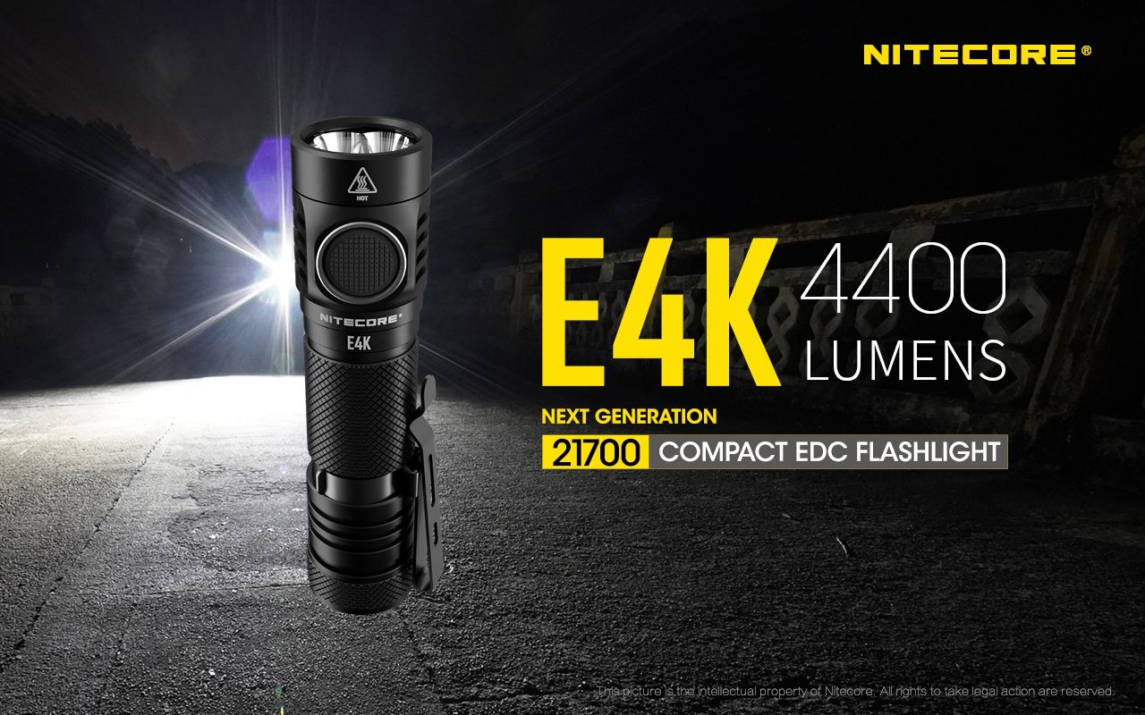 Nitecore E4K Torcia Elettrica 4400 Lumen Design Compatto e Impermeabile LED XP-L2 V6 con Batteria 21700 per Illuminazione Outdoor ed Escursionismo Resistente e Alta Luminosità
