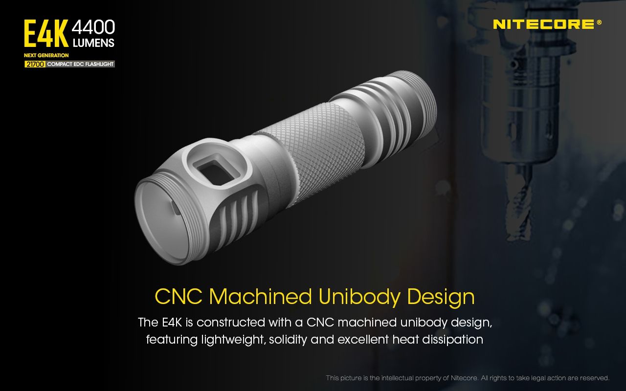 Nitecore E4K Torcia Elettrica 4400 Lumen Design Compatto e Impermeabile LED XP-L2 V6 con Batteria 21700 per Illuminazione Outdoor ed Escursionismo Resistente e Alta Luminosità