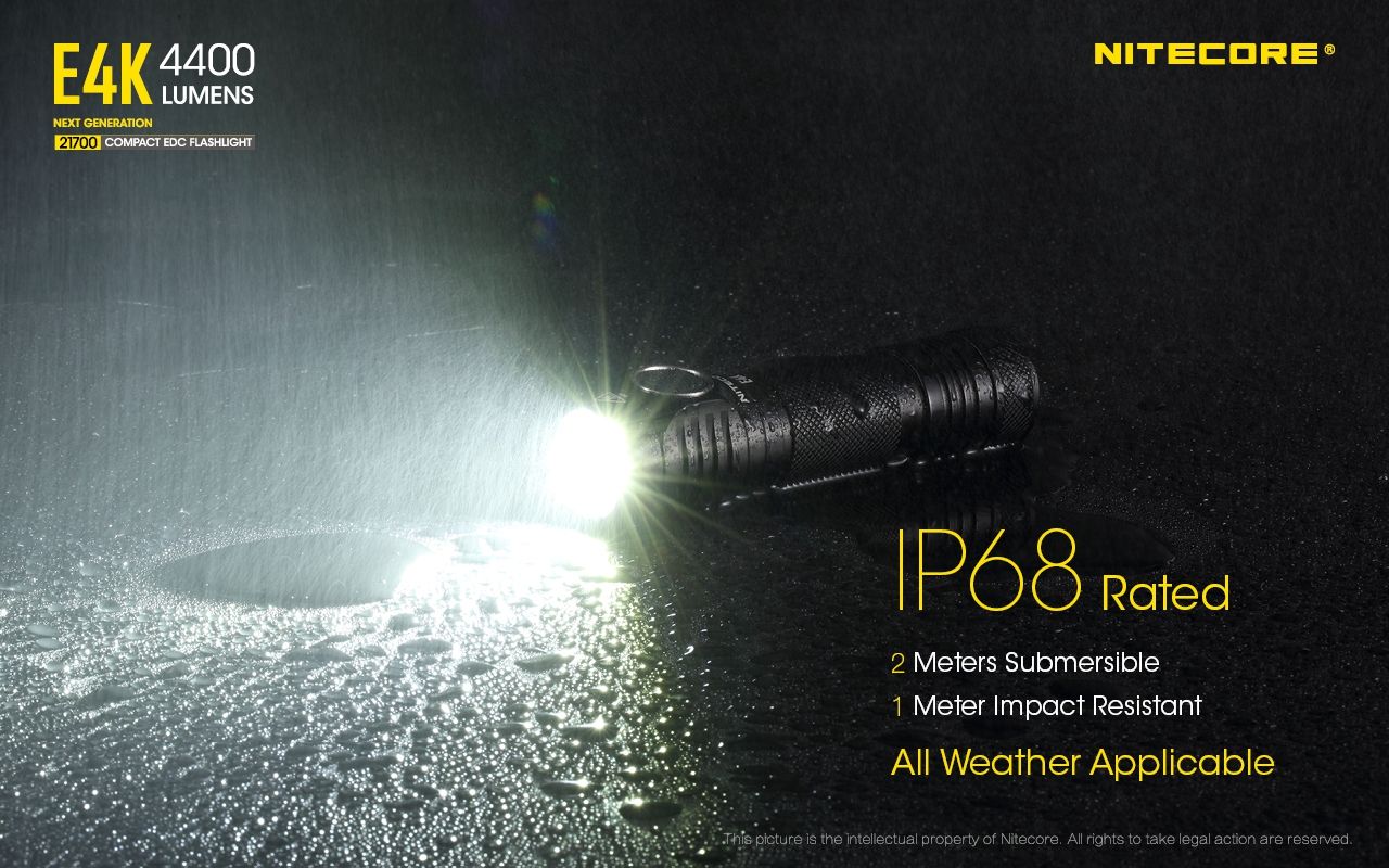 Nitecore E4K Torcia Elettrica 4400 Lumen Design Compatto e Impermeabile LED XP-L2 V6 con Batteria 21700 per Illuminazione Outdoor ed Escursionismo Resistente e Alta Luminosità