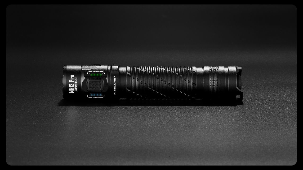 Nitecore MH12 Pro Torcia Ricaricabile USB-C 3300 Lumen Fascio ad Alta Intensità per Escursioni Notturne e Avventure
