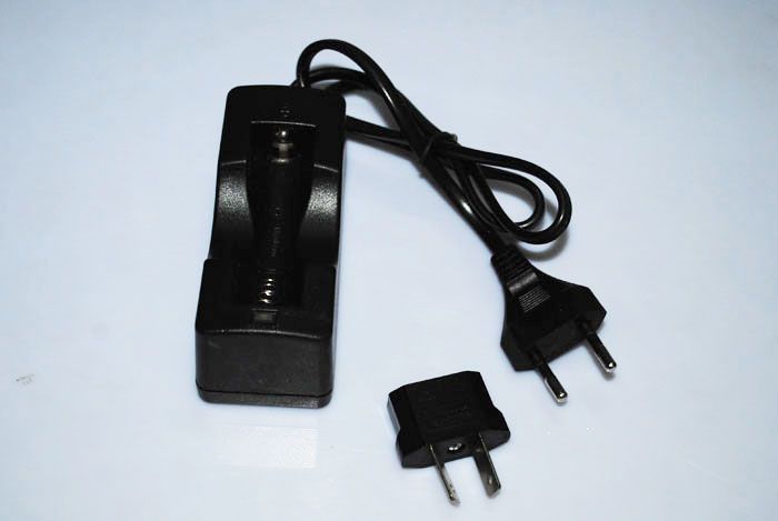 Caricabatterie singolo ricaricabile UltraFire per 18650, sicuro, efficiente, compatto e leggero, per appassionati di tecnologia.
