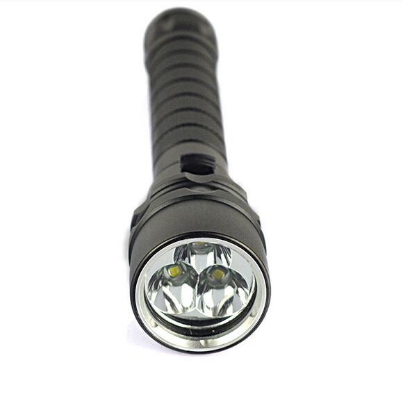Illuminate Adventures SK68 Q5 LED Torcia portatile mini ZOOM 6000 lumen Luce da campeggio durevole e impermeabile