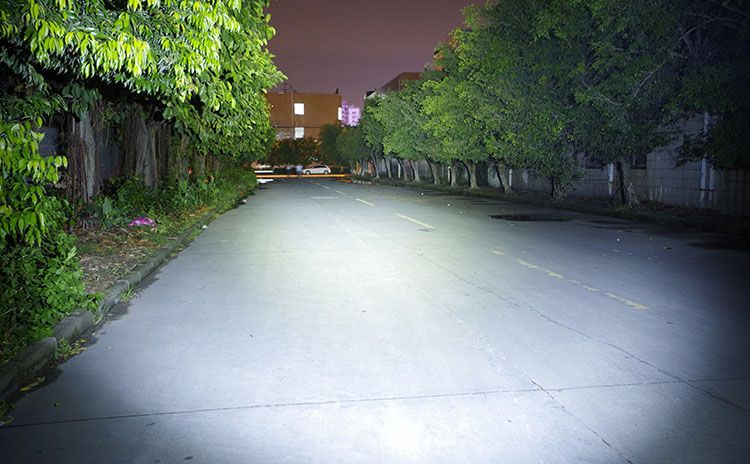 9T6 Luce per Bicicletta 10800 Lumen Impermeabile Faro LED T6 Versatile Attrezzatura per Sicurezza in Ciclismo e Campeggio