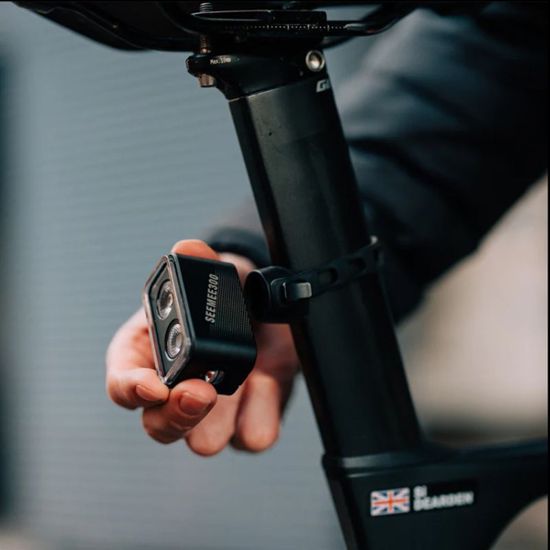 Magicshine SEEMEE300 Luce Posteriore Intelligente con 300 Lumen, Visibilità a 360°, Impermeabile IPX6, Luce di Sicurezza per Ciclismo