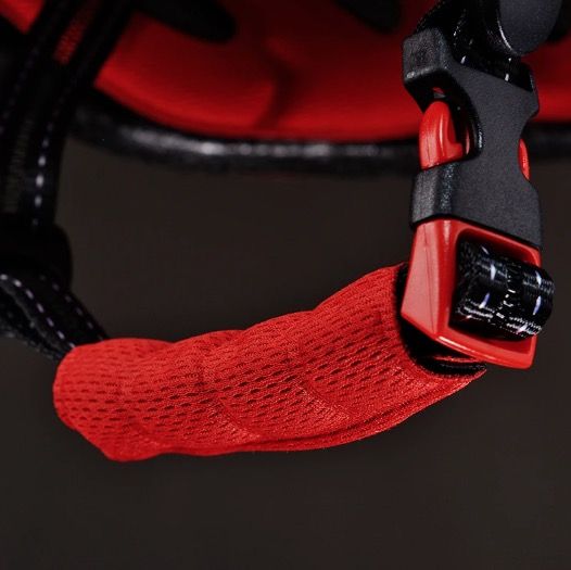 ROCKBROS Casco da Ciclismo Leggero Ultraleggero con Illuminazione di Sicurezza Integrata e Ricarica USB per Comfort