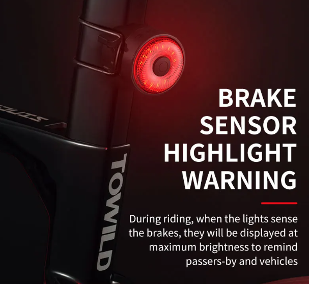 Scopri TOWILD TL03 luce freno intelligente per bicicletta con sensore ambientale design in lega di alluminio cinque modalità di lampeggio per massima sicurezza e visibilità in bici