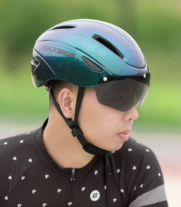 ROCKBROS Casco da Bicicletta Design Ultraleggero con Luce LED Integrata Occhiali Magnetici Comodo e Sicuro