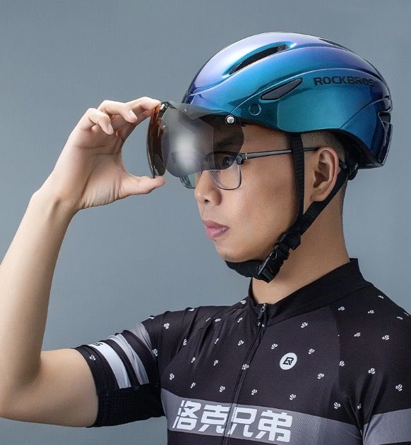 ROCKBROS Casco da Bicicletta Design Ultraleggero con Luce LED Integrata Occhiali Magnetici Comodo e Sicuro