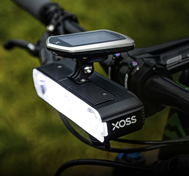 XOSS XL3000 Luce Bici Impermeabile 3000 Lumen Lampada Frontale Ricaricabile Tipo C Per Giri Notturni Accessorio Essenziale Ciclismo Visibilità Sicurezza 10 Modalità di Illuminazione